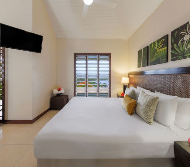 Lagoon Pool Bungalow bedroom