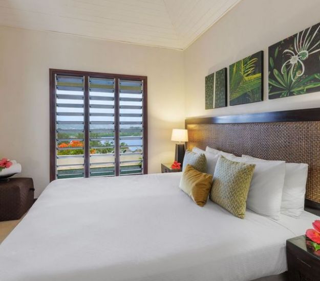 Lagoon Pool Bungalow bedroom